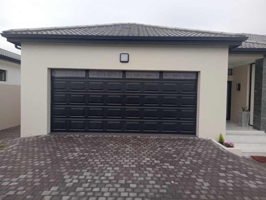 4 Bedroom Property for Sale in Wavecrest Eastern Cape